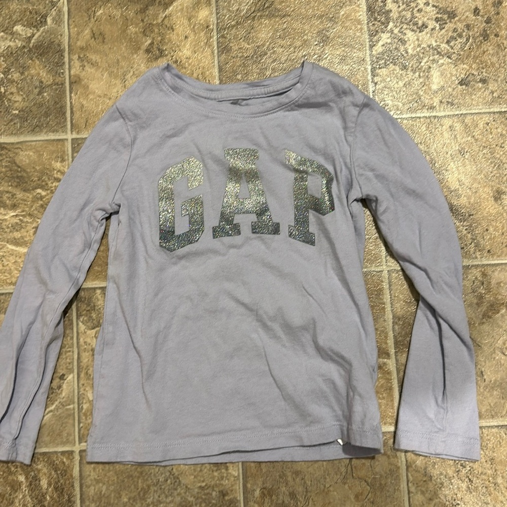 *$2 with bundle* sparkly GAP top